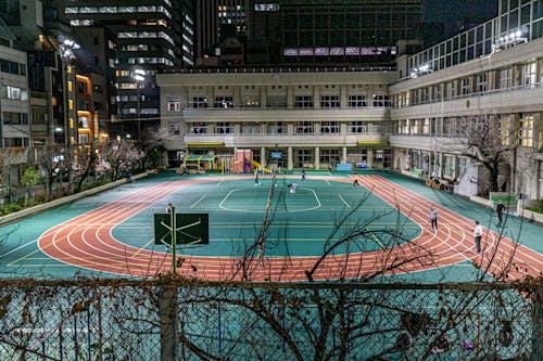 CBA：深圳男篮三分爆发 主场胜上海